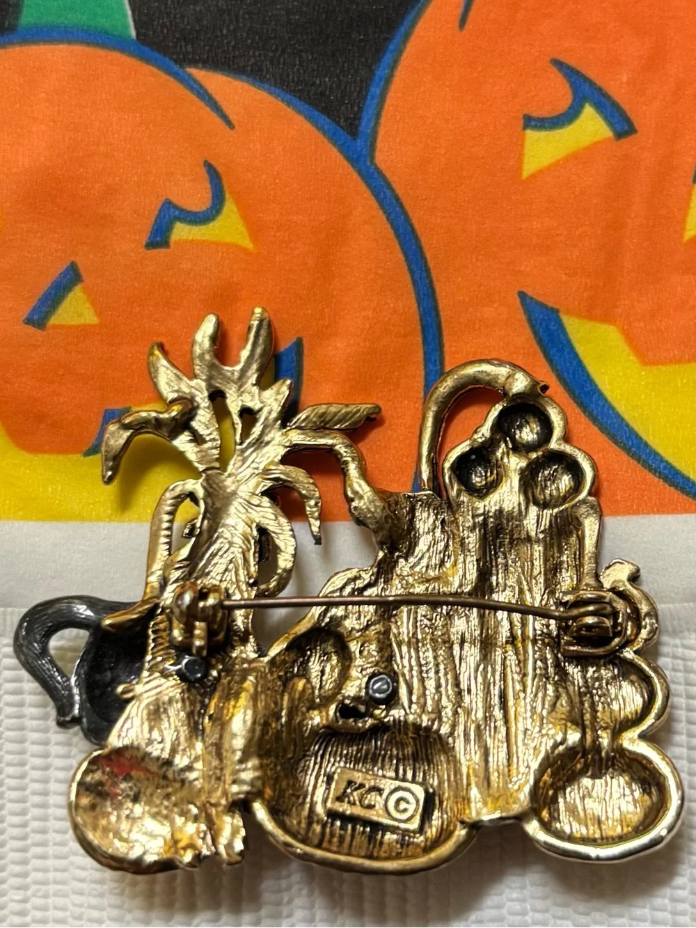 Signed KC Autumn/Fall Pumpkin Patch Brooch Pin Enamel Pumpkins Cat